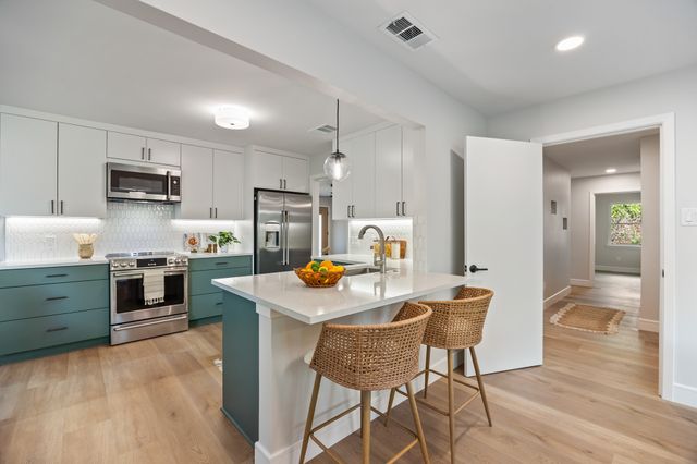 1650 Macmanus Drive, Dallas, TX 75228