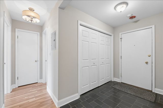 400 Ascot Drive 3E, Park Ridge, IL 60068