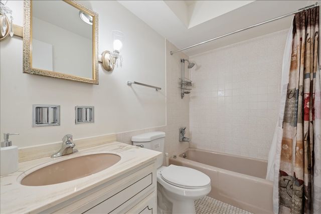 400 Ascot Drive 3E, Park Ridge, IL 60068