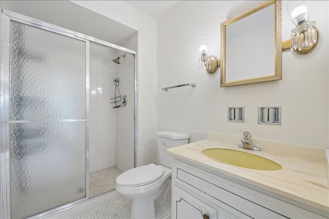 400 Ascot Drive 3E, Park Ridge, IL 60068