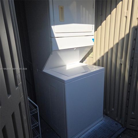 7401 SW 21st St, Miami, FL 33155