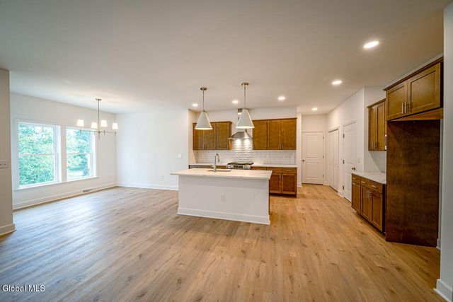 49 Heritage Way, Bethlehem, NY 12158