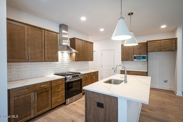 49 Heritage Way, Bethlehem, NY 12158