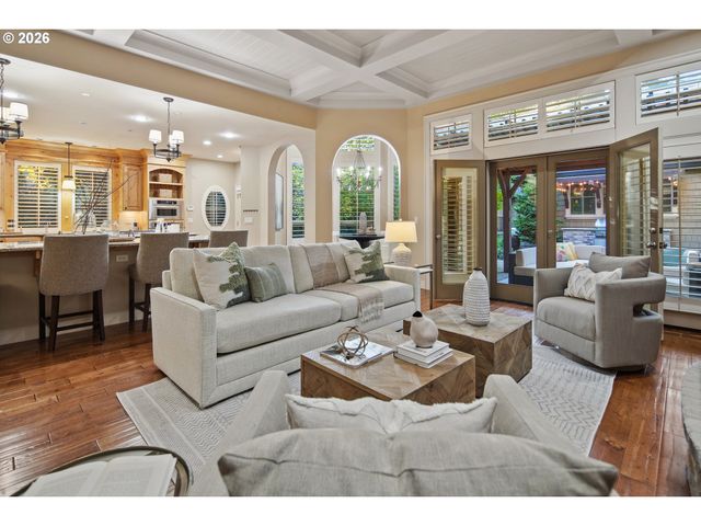 815 E Ave, Lake Oswego, OR 97034