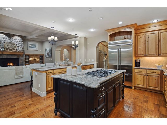 815 E Ave, Lake Oswego, OR 97034