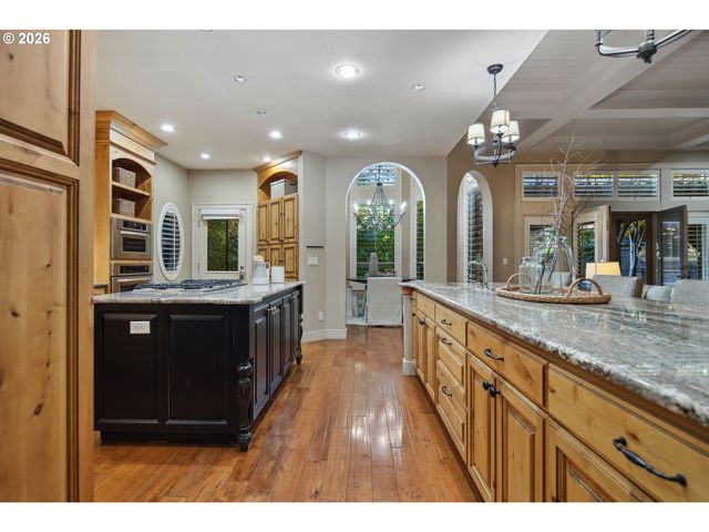 815 E Ave, Lake Oswego, OR 97034