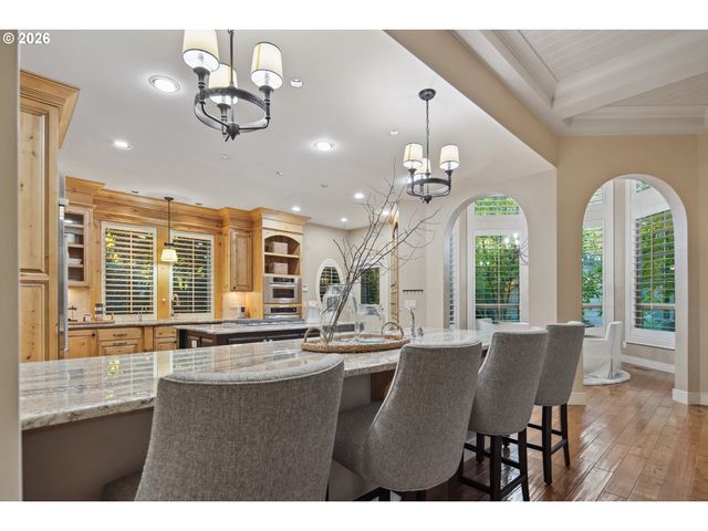 815 E Ave, Lake Oswego, OR 97034