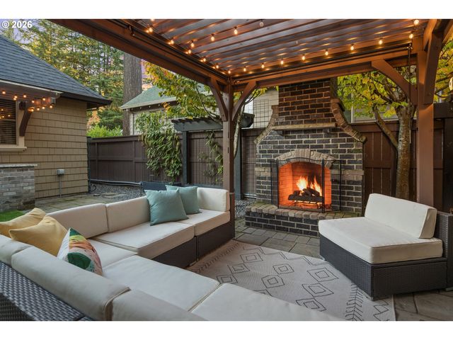 815 E Ave, Lake Oswego, OR 97034