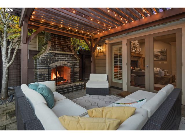 815 E Ave, Lake Oswego, OR 97034