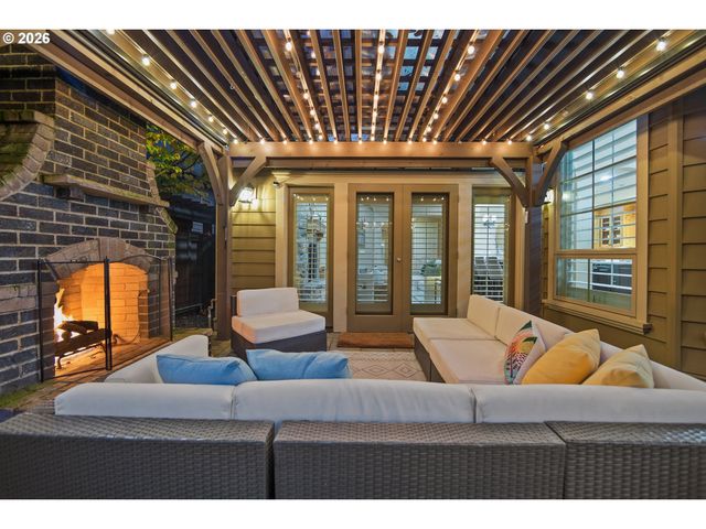 815 E Ave, Lake Oswego, OR 97034