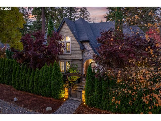 815 E Ave, Lake Oswego, OR 97034