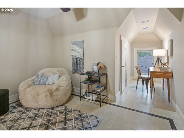 815 E Ave, Lake Oswego, OR 97034