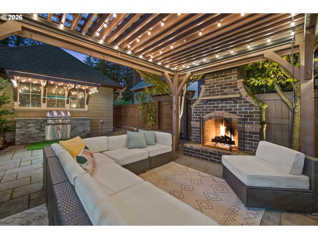 815 E Ave, Lake Oswego, OR 97034