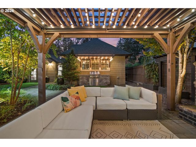 815 E Ave, Lake Oswego, OR 97034