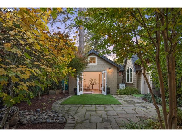 815 E Ave, Lake Oswego, OR 97034