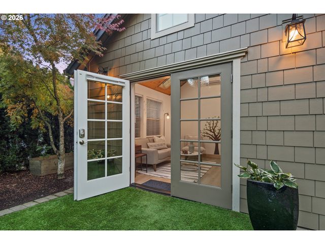 815 E Ave, Lake Oswego, OR 97034