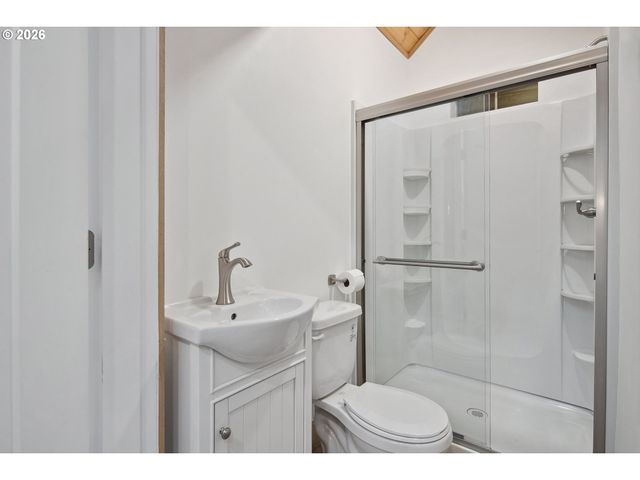 815 E Ave, Lake Oswego, OR 97034