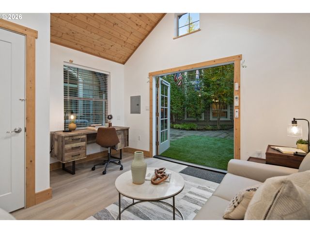 815 E Ave, Lake Oswego, OR 97034