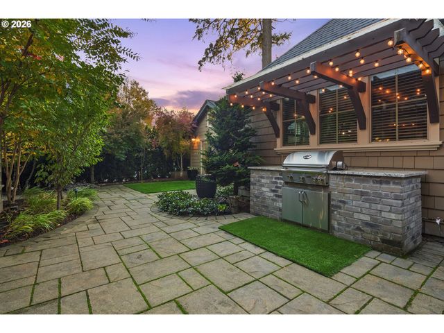 815 E Ave, Lake Oswego, OR 97034