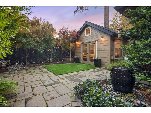 815 E Ave, Lake Oswego, OR 97034