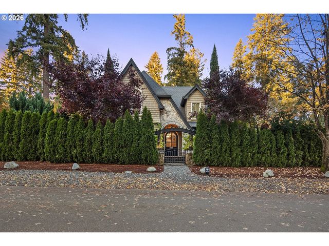 815 E Ave, Lake Oswego, OR 97034