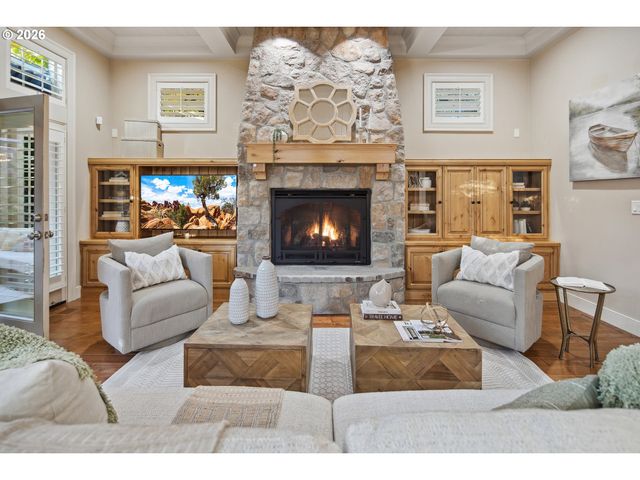 815 E Ave, Lake Oswego, OR 97034