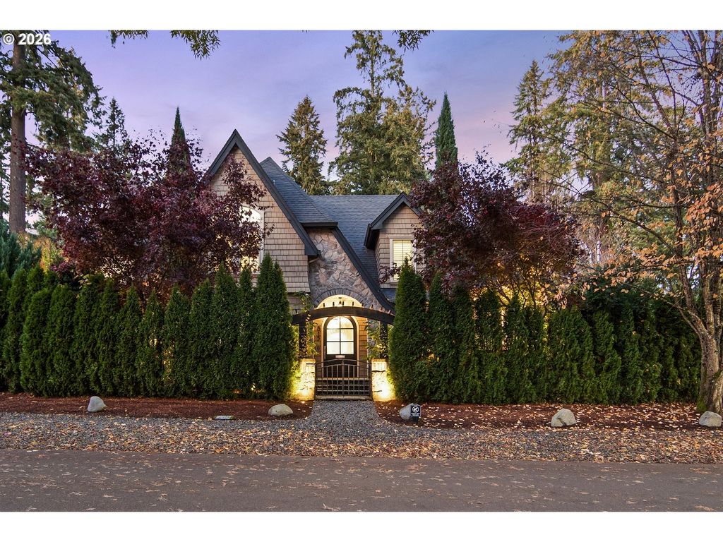 815 E Ave, Lake Oswego, OR 97034