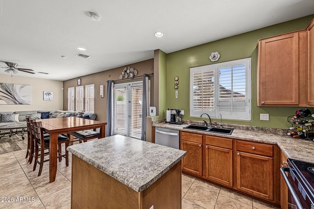 7417 W FLORENCE Avenue, Phoenix, AZ 85043
