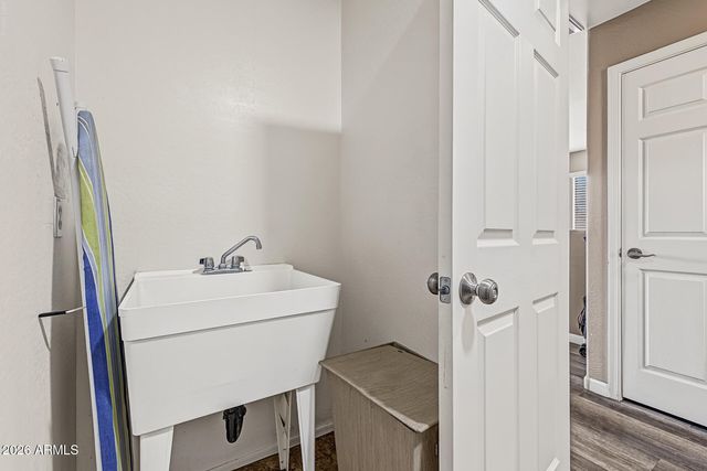 7417 W FLORENCE Avenue, Phoenix, AZ 85043