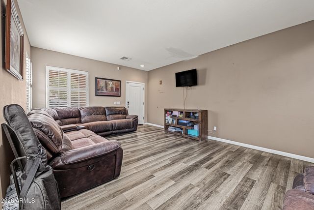 7417 W FLORENCE Avenue, Phoenix, AZ 85043