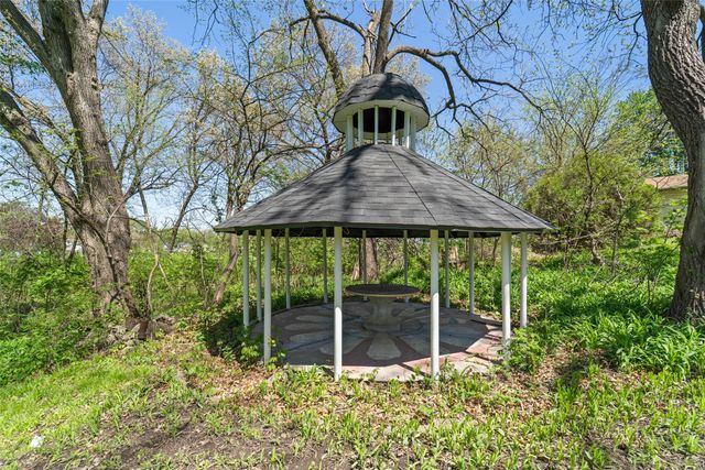 320 E Gray Street, Des Moines, IA 50315