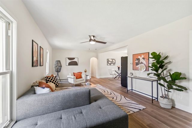 320 E Gray Street, Des Moines, IA 50315