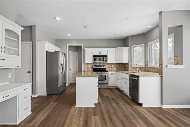 19612 W 98th Terrace, Lenexa, KS 66220