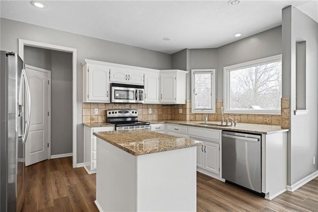 19612 W 98th Terrace, Lenexa, KS 66220