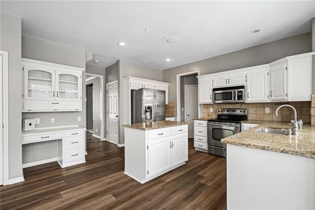 19612 W 98th Terrace, Lenexa, KS 66220