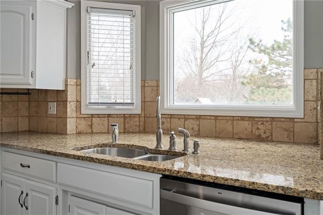 19612 W 98th Terrace, Lenexa, KS 66220