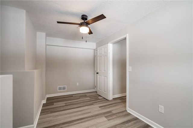 19612 W 98th Terrace, Lenexa, KS 66220