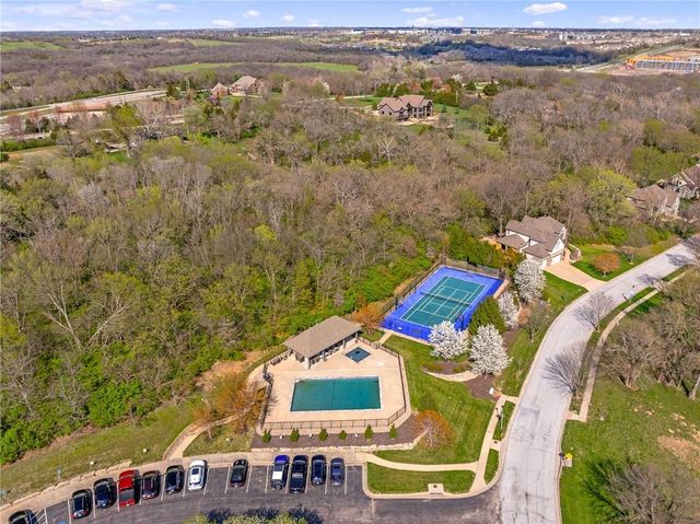 19612 W 98th Terrace, Lenexa, KS 66220