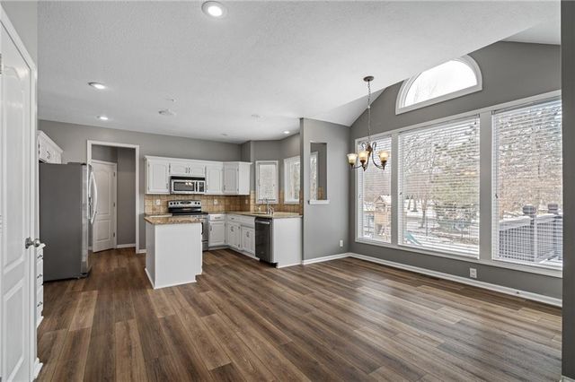 19612 W 98th Terrace, Lenexa, KS 66220