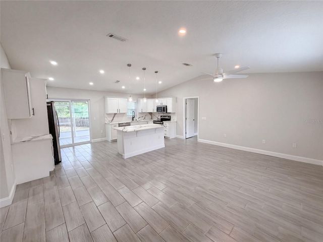 8165 RIDGE ROAD, Weeki Wachee, FL 34613
