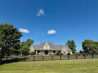 106 Stirling Lane, Versailles, KY 40383