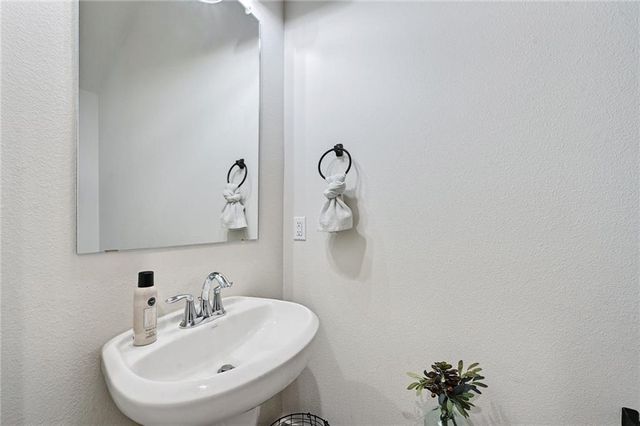 1095 Twain ST, Driftwood, TX 78619