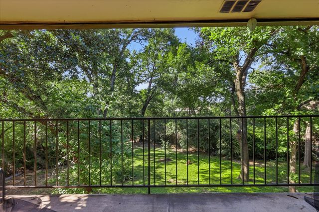 2505 Wedglea Drive 225, Dallas, TX 75211