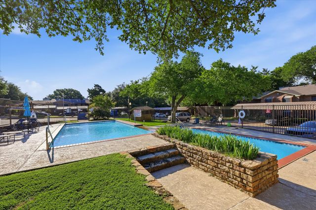 2505 Wedglea Drive 225, Dallas, TX 75211