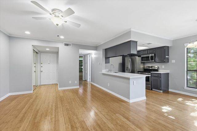 2505 Wedglea Drive 225, Dallas, TX 75211