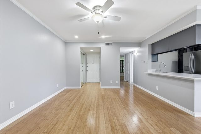 2505 Wedglea Drive 225, Dallas, TX 75211