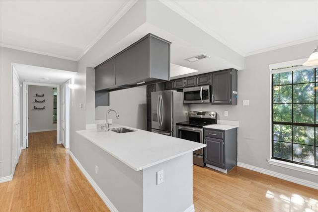 2505 Wedglea Drive 225, Dallas, TX 75211