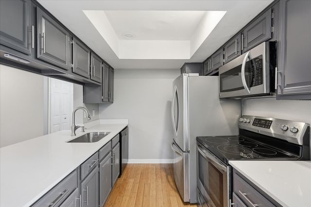 2505 Wedglea Drive 225, Dallas, TX 75211