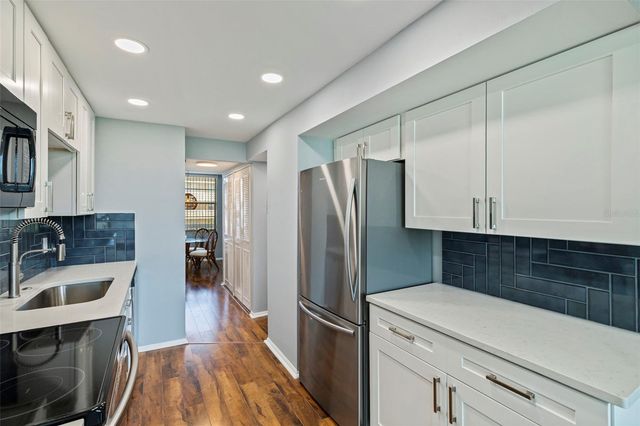 4895 BAY STREET NE 207, St Petersburg, FL 33703