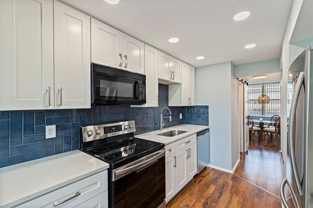 4895 BAY STREET NE 207, St Petersburg, FL 33703